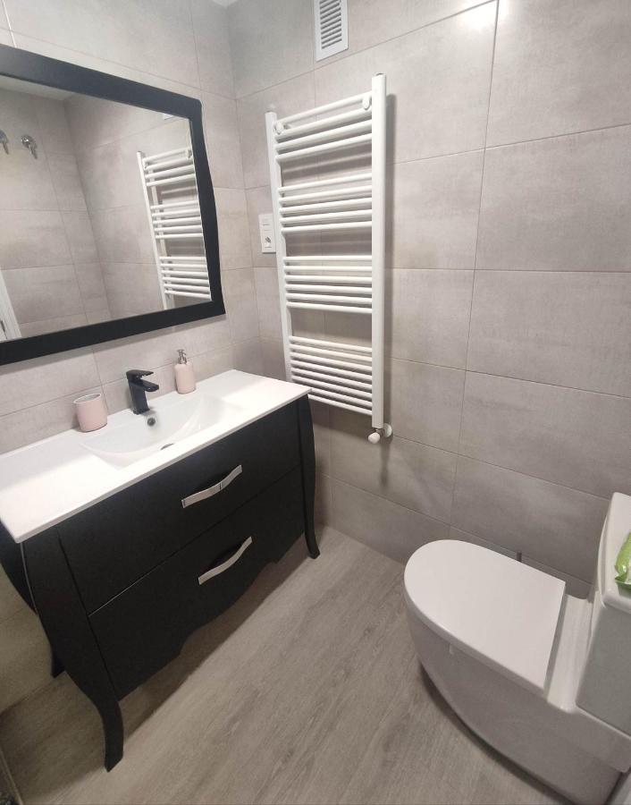 Precioso Apartamento Con Terraza, Pistas De Padel Y Piscinas Lejlighed Castro Urdiales Eksteriør billede