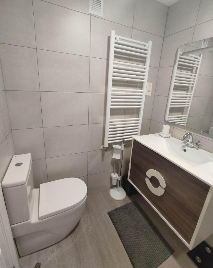 Precioso Apartamento Con Terraza, Pistas De Padel Y Piscinas Lejlighed Castro Urdiales Eksteriør billede