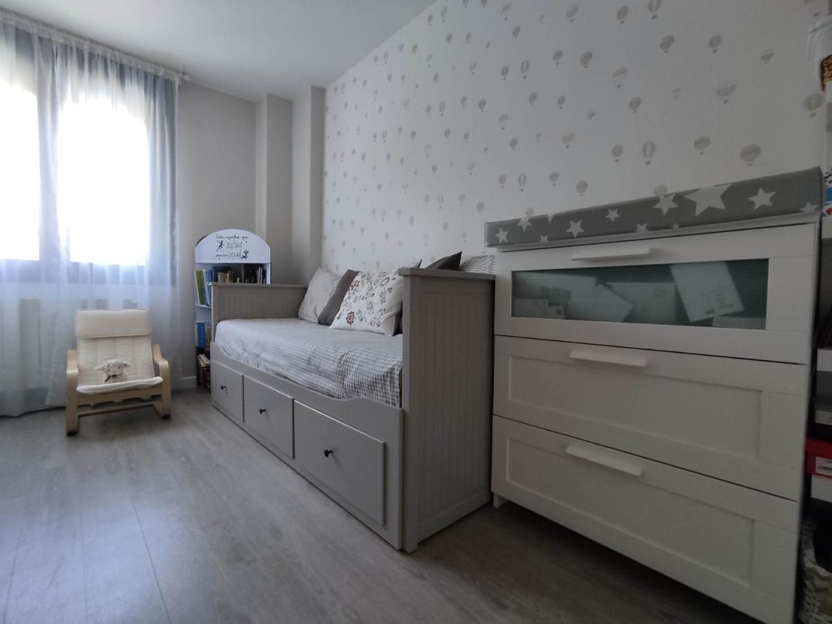 Precioso Apartamento Con Terraza, Pistas De Padel Y Piscinas Lejlighed Castro Urdiales Eksteriør billede