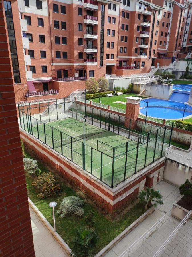 Precioso Apartamento Con Terraza, Pistas De Padel Y Piscinas Lejlighed Castro Urdiales Eksteriør billede