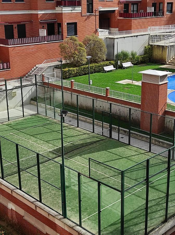 Precioso Apartamento Con Terraza, Pistas De Padel Y Piscinas Lejlighed Castro Urdiales Eksteriør billede