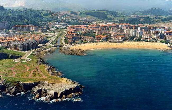 Precioso Apartamento Con Terraza, Pistas De Padel Y Piscinas Lejlighed Castro Urdiales Eksteriør billede