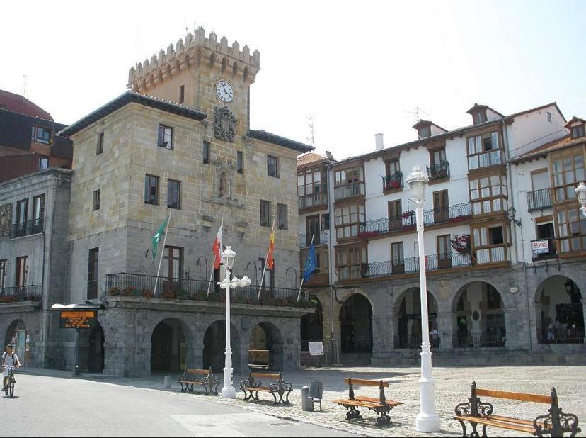 Precioso Apartamento Con Terraza, Pistas De Padel Y Piscinas Lejlighed Castro Urdiales Eksteriør billede